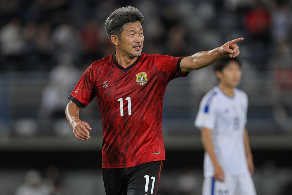 Kazuyoshi Miura (59) scoort tweemaal en is oudste scorer in Japanse beker