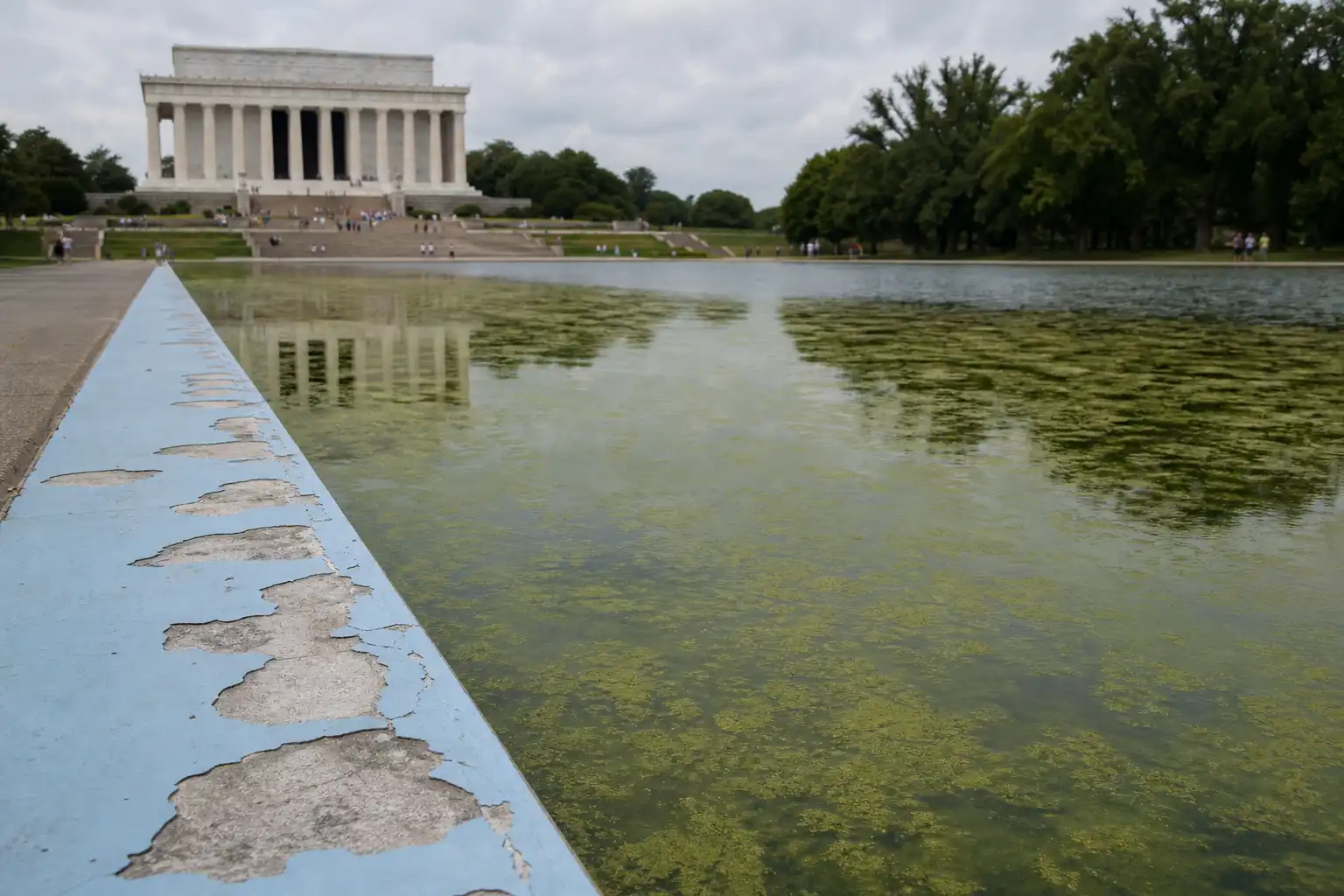 Renovatie Lincoln Memorial zorgt voor ophef door algen en loslatende coating