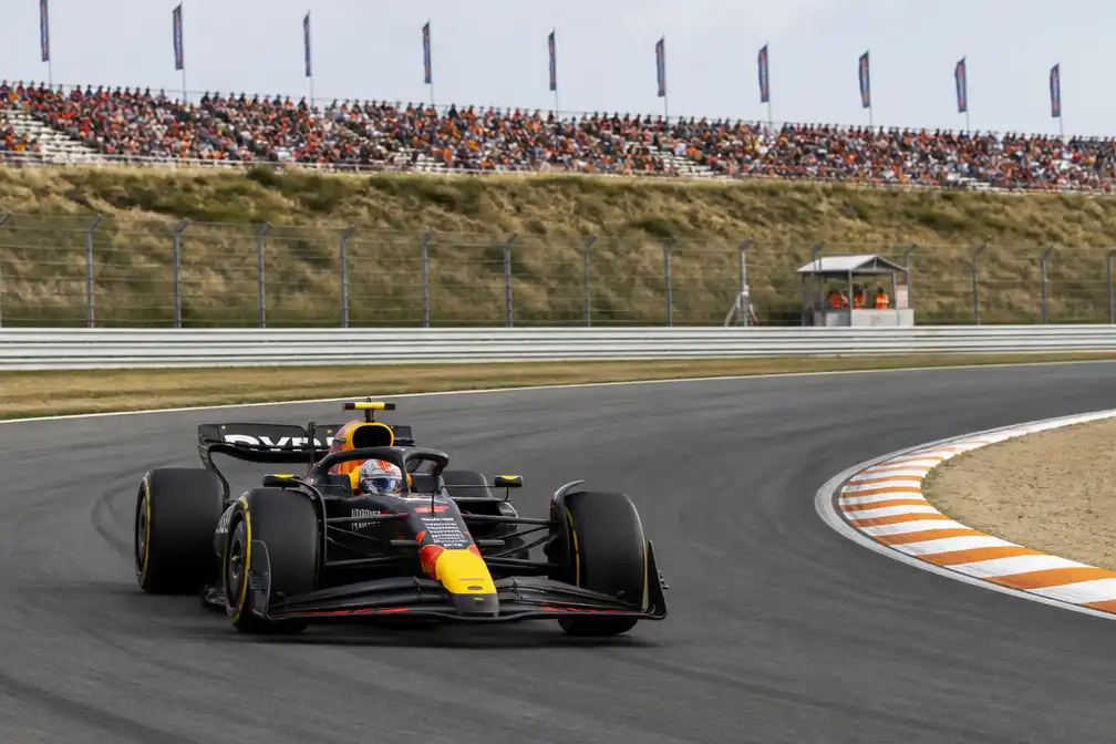 Max Verstappen begint laatste raceweekend Zandvoort met enige vrije training