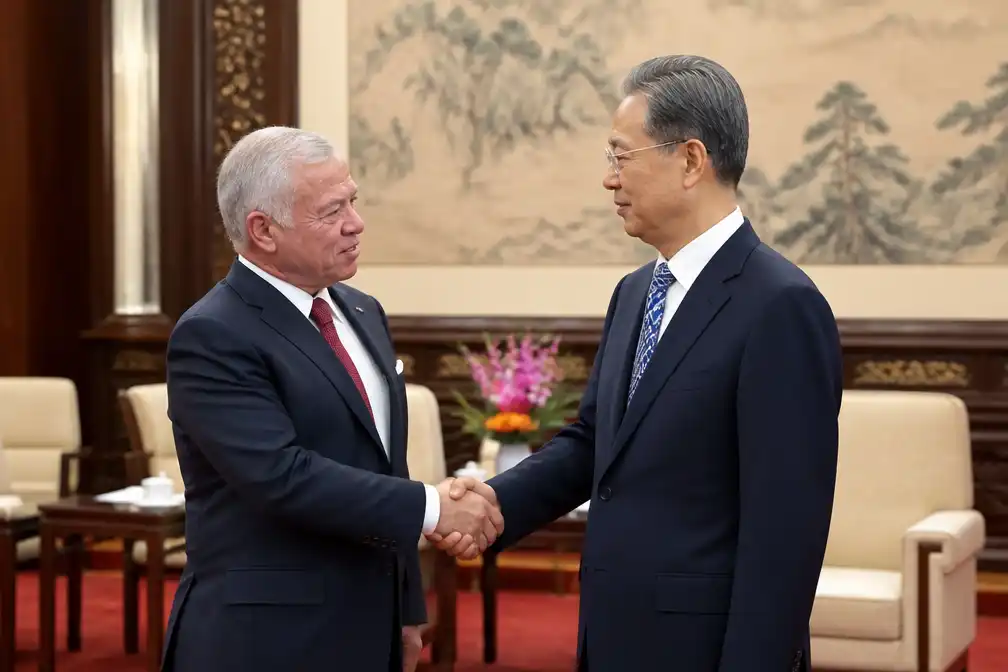 Jordaanse koning Abdullah ontmoet China's topwetgever Zhao Leji in Beijing