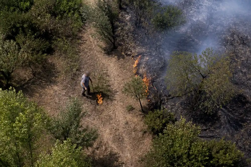 Drone legt Italiaanse boer vast die bosbrand aansteekt