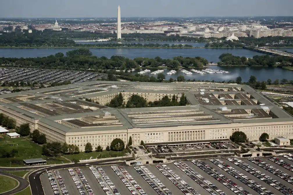 Pentagon ontslaat leiding Stars and Stripes na bericht over vliegdekschip