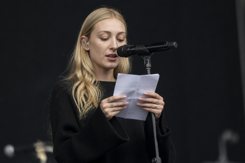 S10 staat op Lowlands stil bij overlijden tweelingbroer Emiel