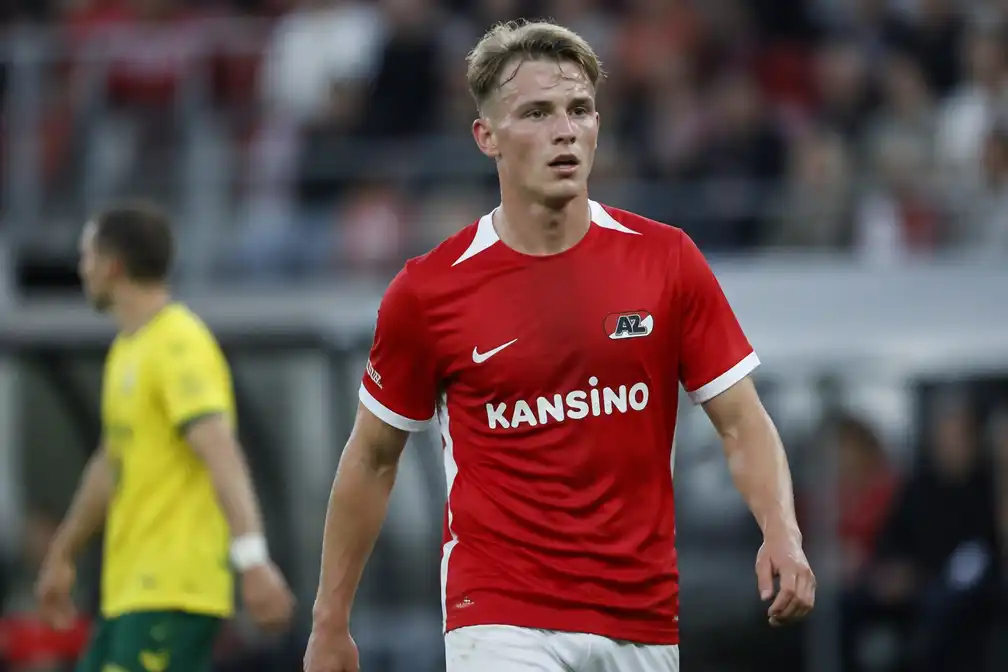 Meerdink eerste spits van AZ, maar Hornkamp scoort bij zege op Fortuna