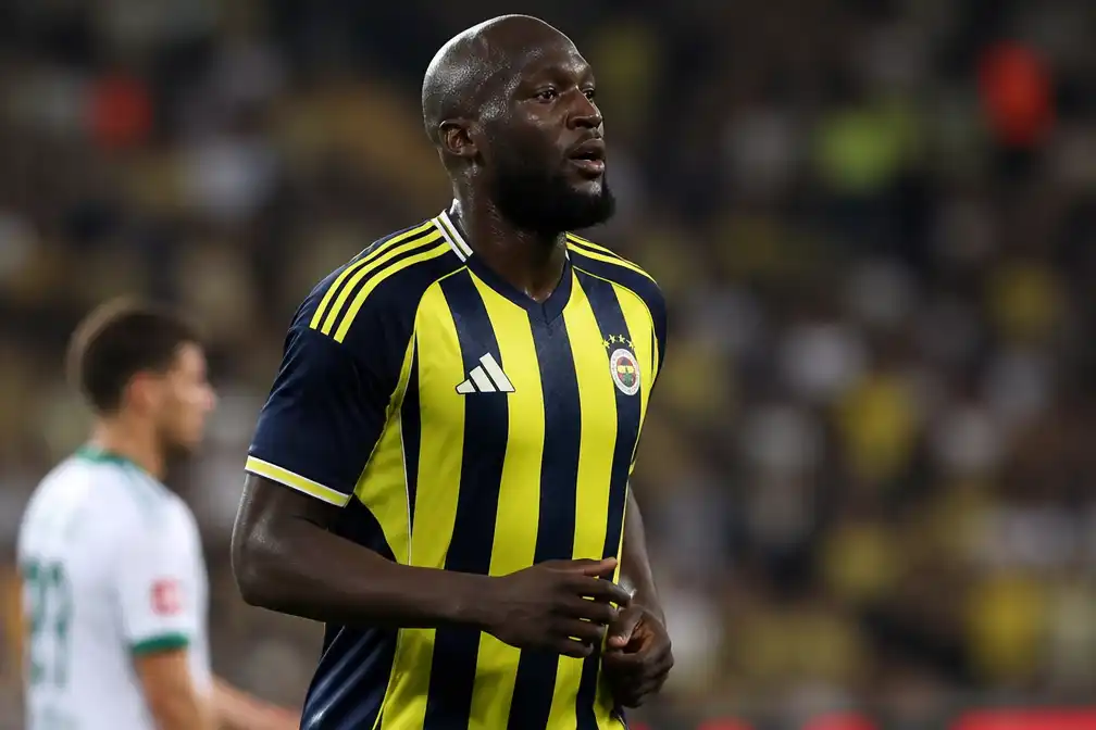 Lukaku droog op competitiedebuut voor Fenerbahçe bij 4-2-winst tegen Konyaspor