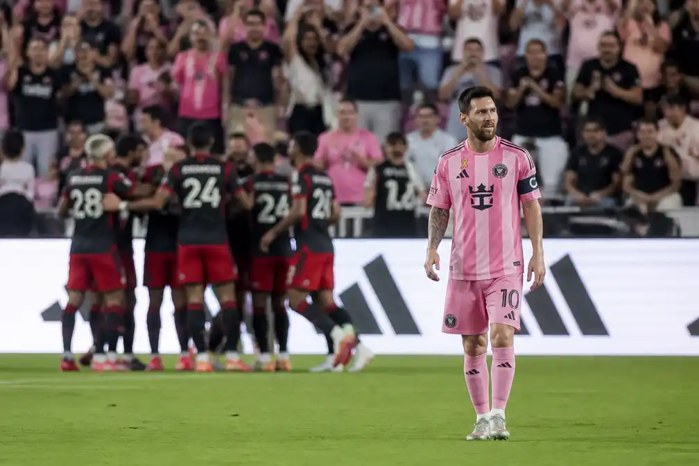 Inter Miami vijf duels zonder zege ondanks goal Messi in 2-1 nederlaag tegen Toronto