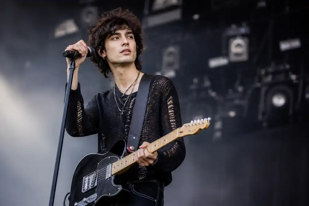 Sombr (21) als hoofdact op Lowlands met hits als '12 to 12'