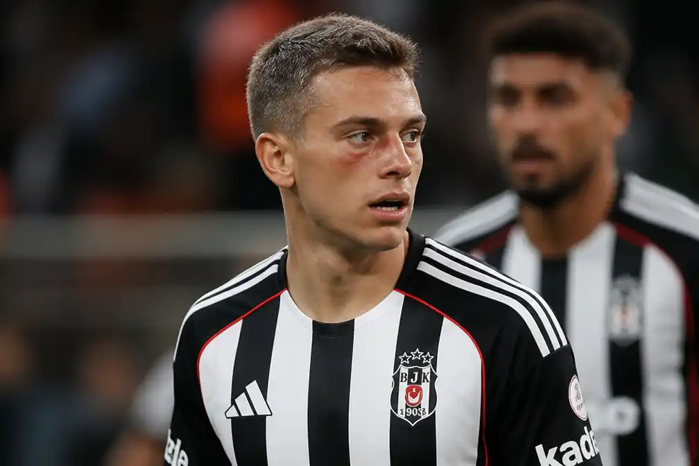 Besiktas woest na onbestrafte klap op Trossard bij 1-0-nederlaag in Alanyaspor