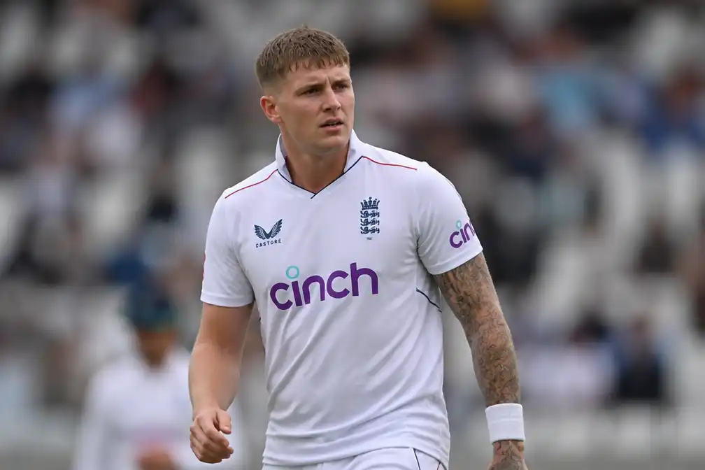 Engeland zet Brydon Carse uit selectie na politievoorval in Derby