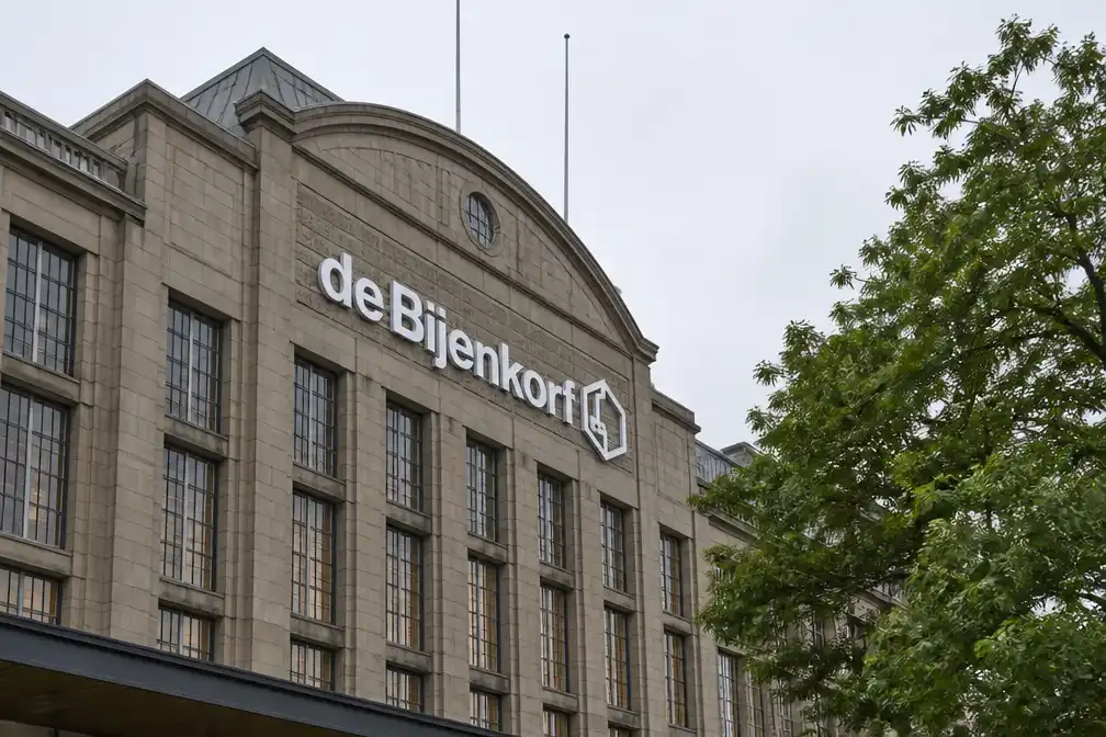 Webshop De Bijenkorf weer volledig beschikbaar na datalek CEVA Logistics
