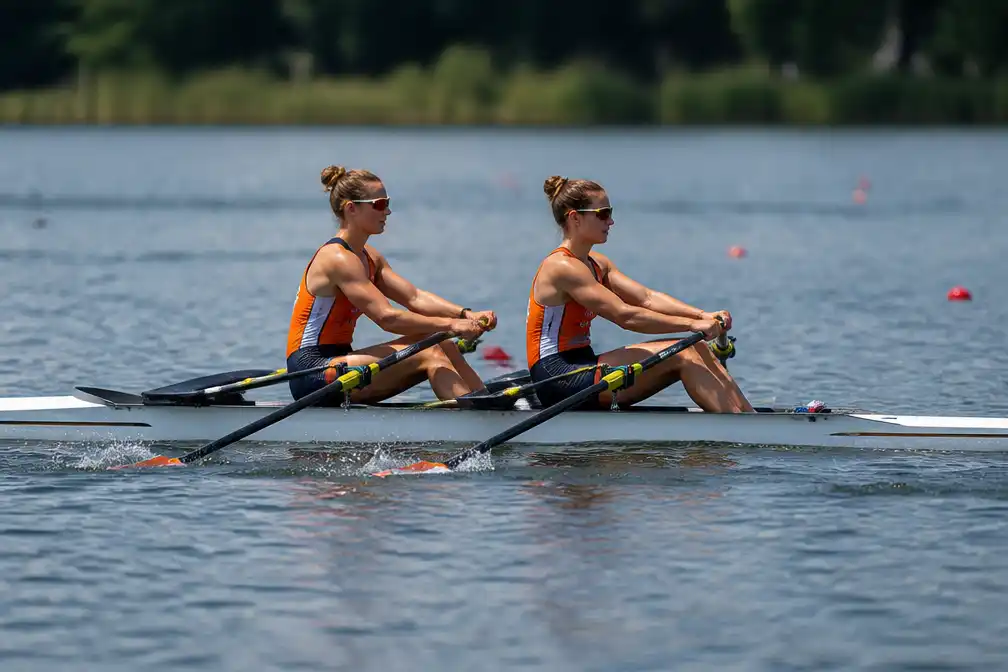 Nederlandse dubbeltweeën naar halve finales op eerste dag WK Bosbaan