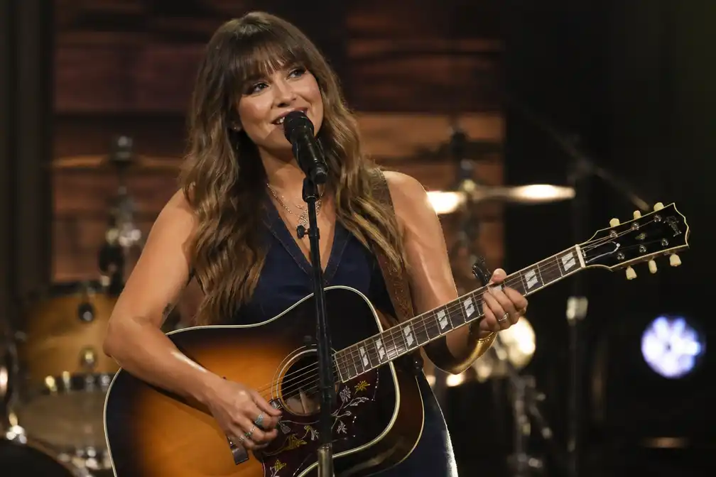 Ella Langley evenaart Amerikaans hitrecord met negentiende week op 1