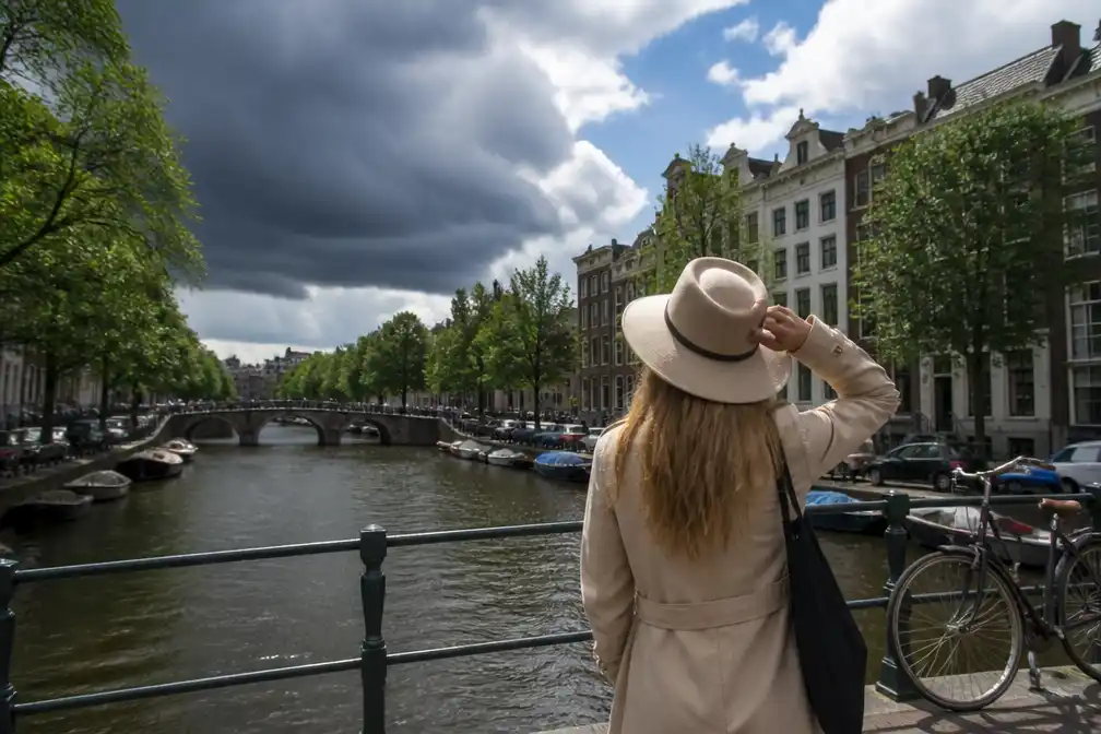 Tot 27 graden op donderdag en kans op stevige buien volgens Weeronline