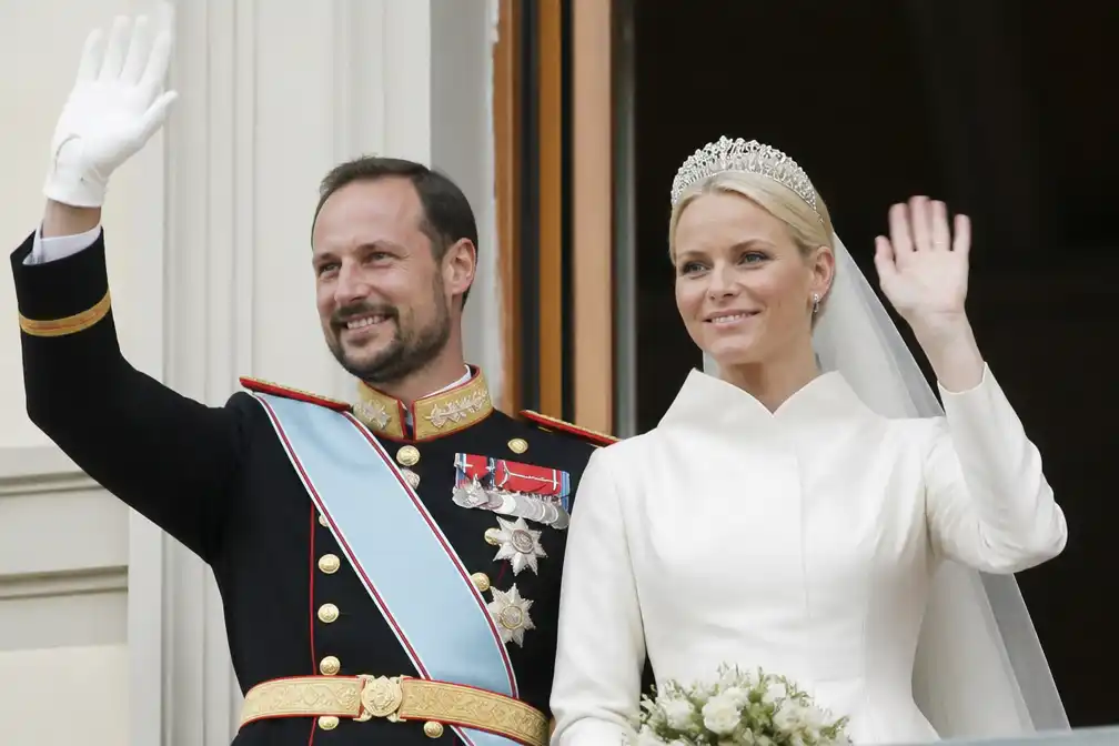 Haakon en Mette-Marit 25 jaar getrouwd: sprookje vertoont barsten