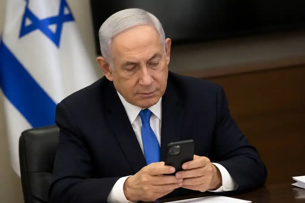 Netanyahu deelt persoonlijk telefoonnummer op sociale media en roept Israëliërs op te bellen