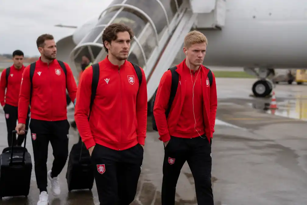 FC Twente reist zonder Lammers en Hlynsson naar Bakoe voor return tegen Qarabag