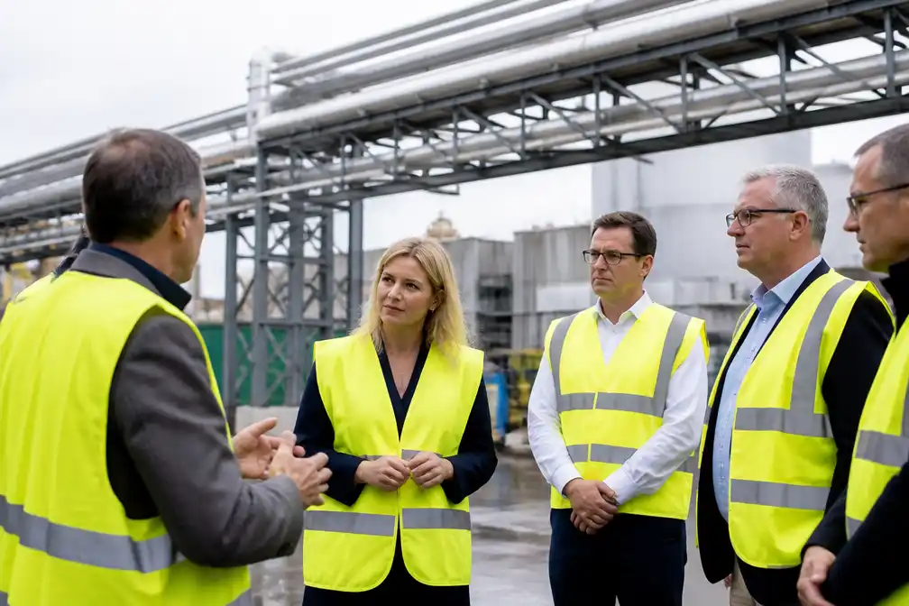 Vlaanderen investeert 8 miljoen euro in warmtenet voor Agristo en Knauf in Wielsbeke