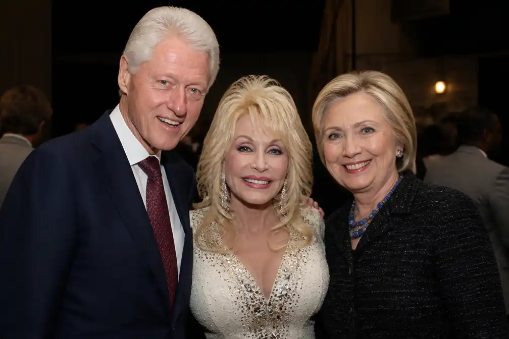 Bill en Hillary Clinton eren overleden countryzangeres Dolly Parton