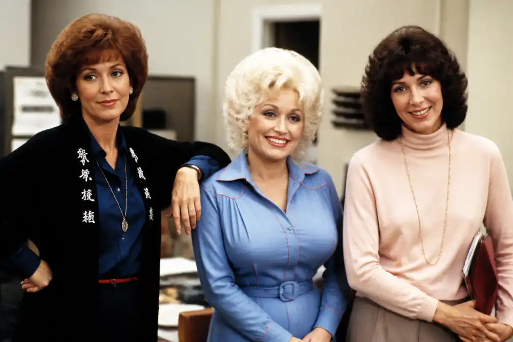 Jane Fonda 'kapot' na overlijden Dolly Parton, deelt eerbetoon