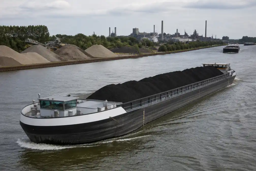 Binnenvaart vervoert 15 procent minder droge bulk in tien jaar