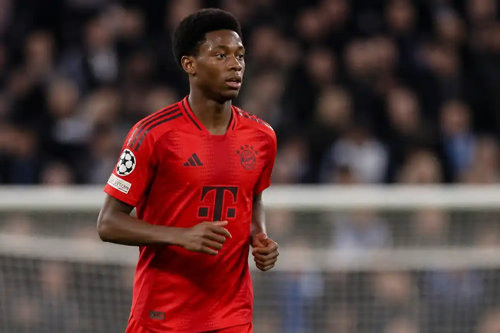Club Brugge haalt Bayern-flankspeler Wisdom Mike (17) voor 5 miljoen euro