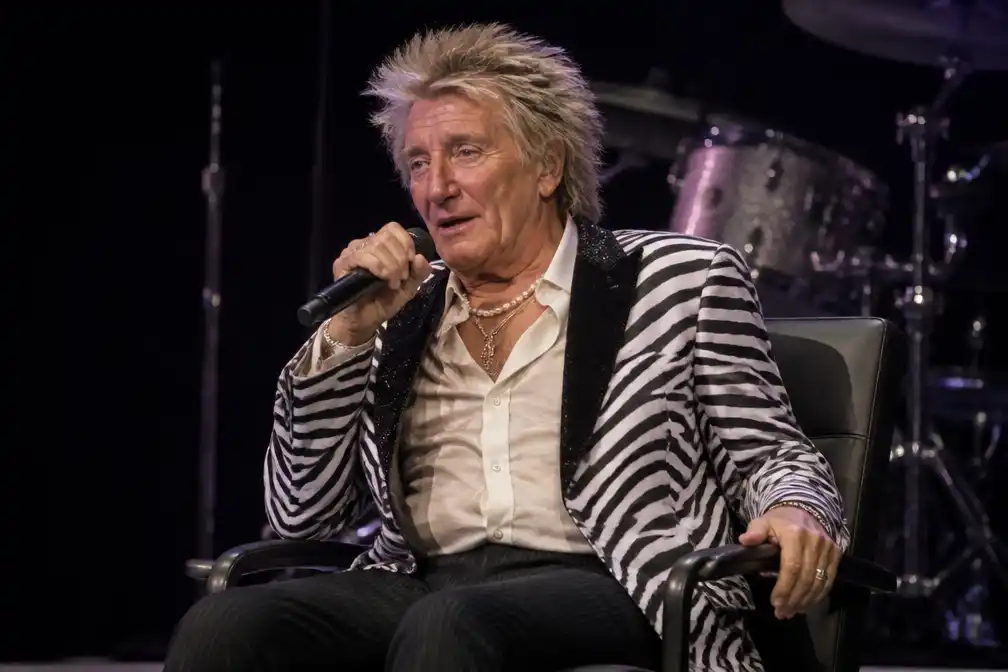 Rod Stewart maakt show in Utah zittend af na onwel worden