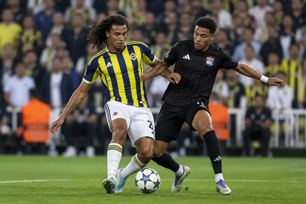 Fenerbahçe verslaat Lyon en plaatst zich voor Champions League