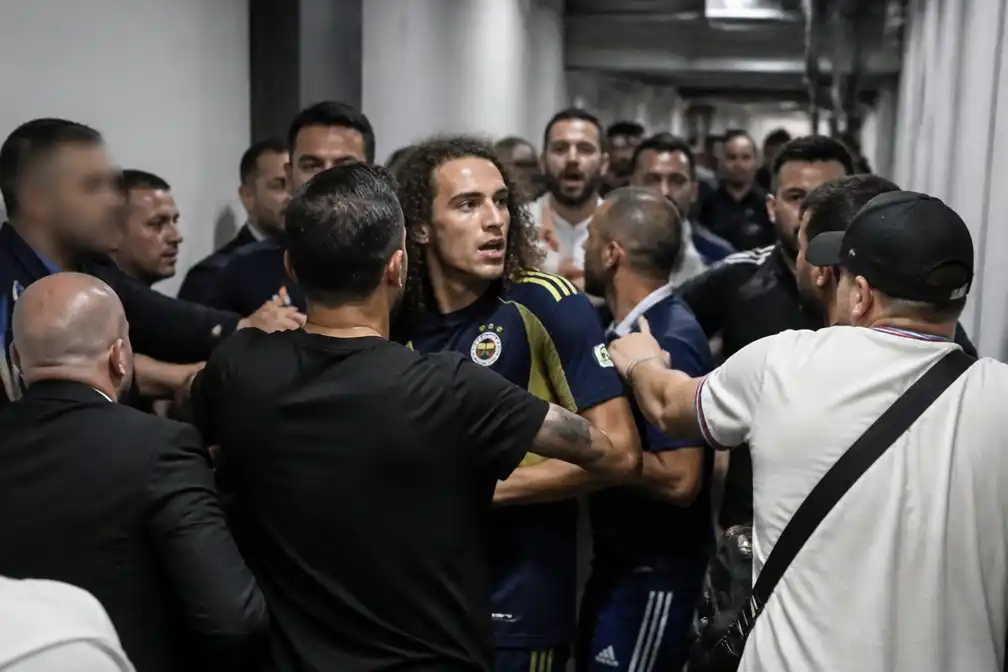 Guendouzi aangevallen door Lyon-fan na massale knokpartij in tunnel