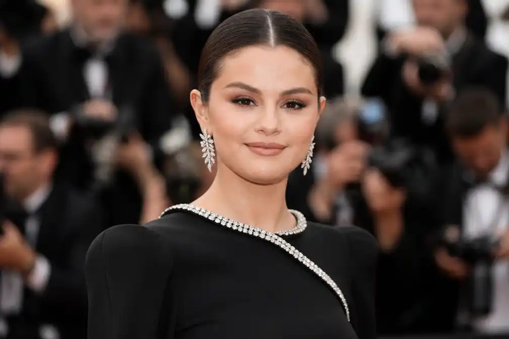 Selena Gomez wil uit fraudezaak rond Wondermind worden geschrapt