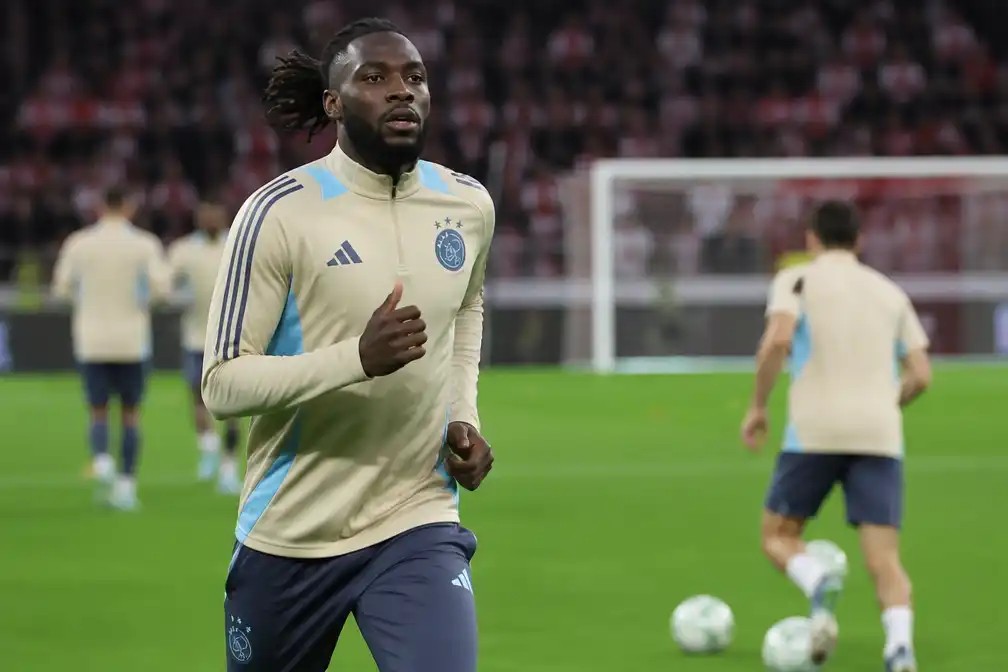 Ajax verdedigt tegen FC Sion met Tolu in de basis in Conference League