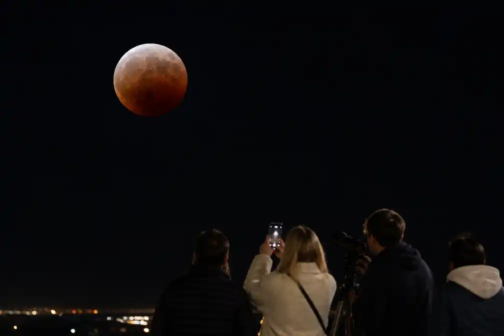Gedeeltelijke maansverduistering boven België zichtbaar op 28 augustus 2026