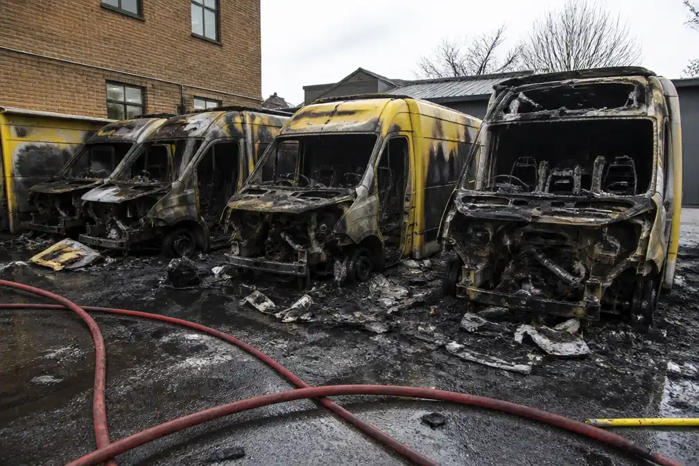 Vier bekennen schuld aan brandstichting bij Joodse ambulances in Golders Green