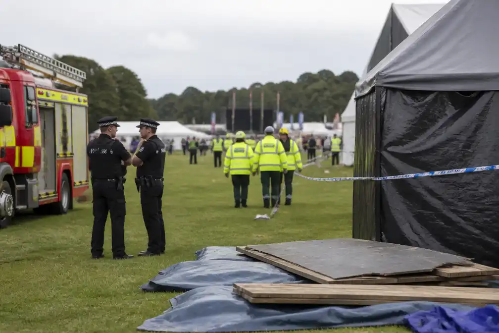 Dode en zes gewonden door vallend bord op Big Church Festival in West Sussex