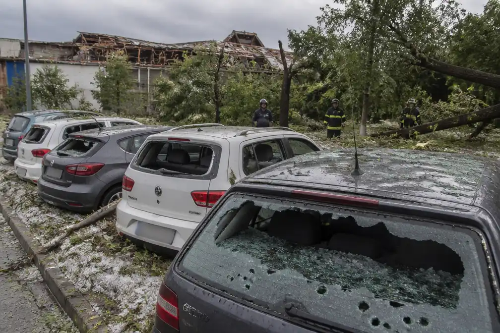 Zware stormen en tornado in Noord-Italië verwonden tientallen mensen