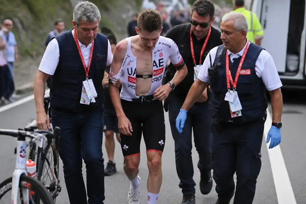 Pogacar stapt uit Vuelta na val in achtste etappe