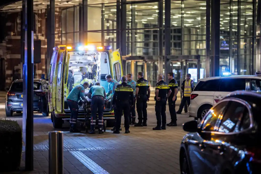 Meerdere gewonden bij steekincident Amsterdam Centraal, twee naar ziekenhuis