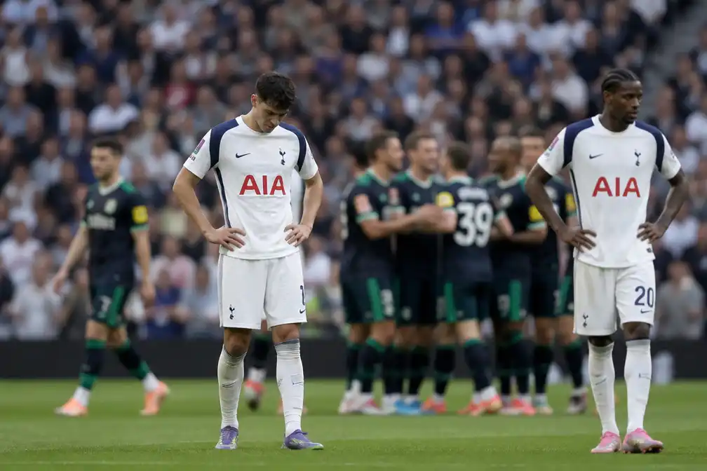 Tottenham verliest thuis met 2-0 van Newcastle en staat op 0 uit 6 in Premier League