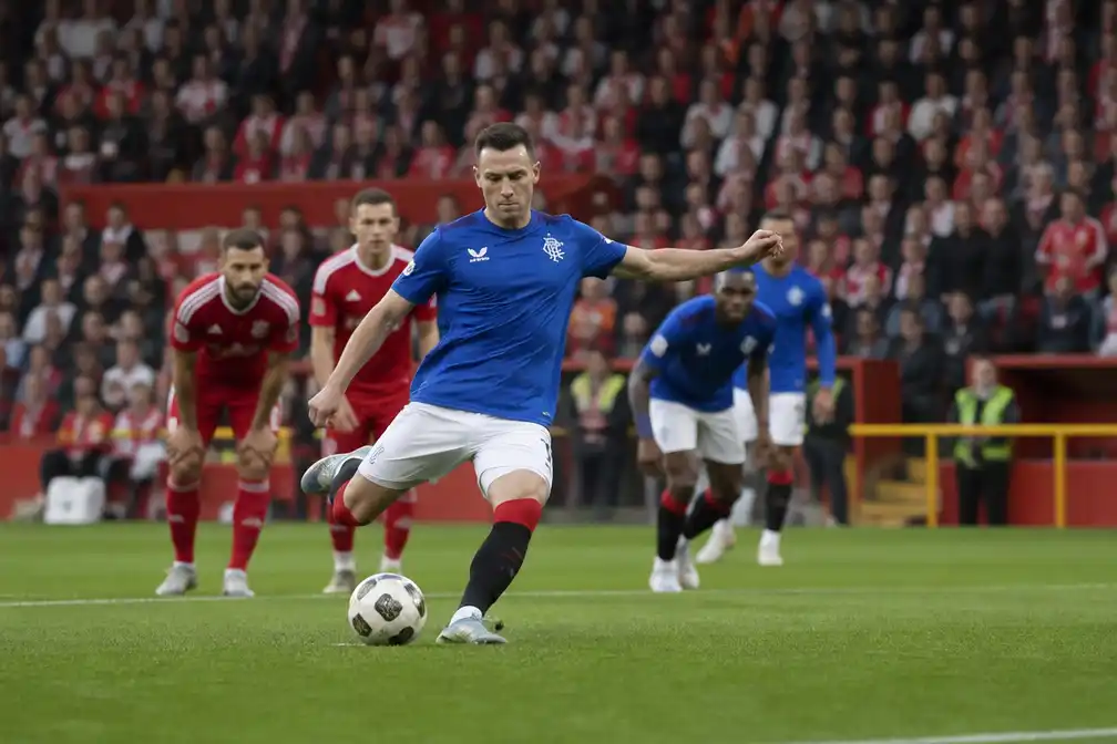 Rangers wint met 1-0 van Aberdeen dankzij strafschop Shankland