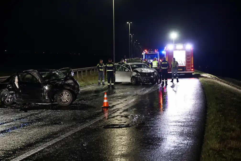Drie jongemannen van 17 en 19 omgekomen bij aanrijding Markerwaarddijk