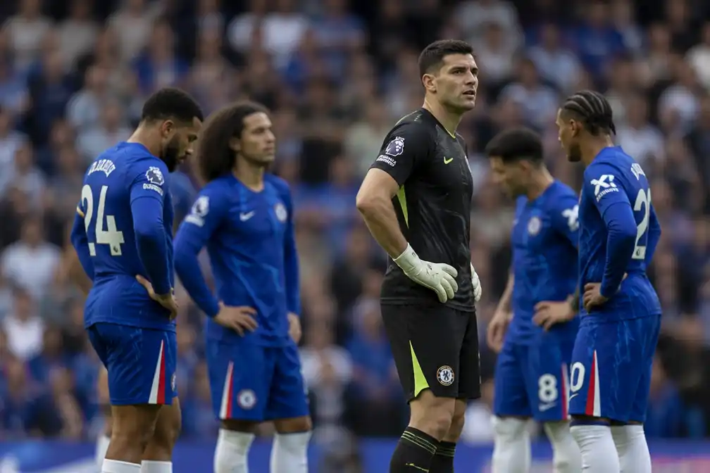 Chelsea wint chaotisch met 4-3 van Brighton bij debuut Emiliano Martínez