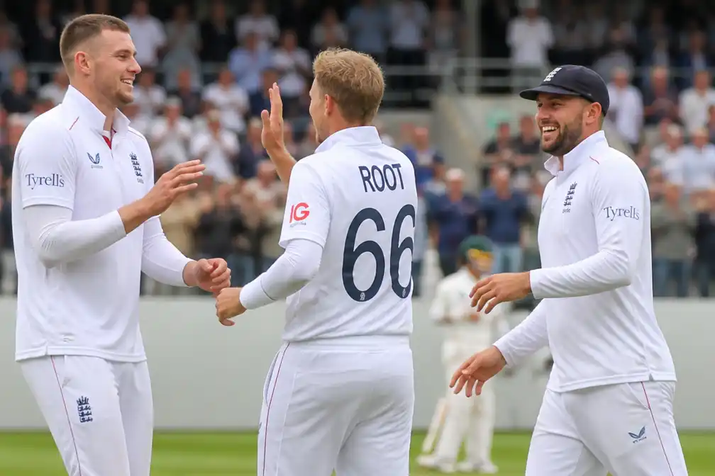 Engeland verslaat Pakistan met 194 runs en wint Testserie met wedstrijd te gaan