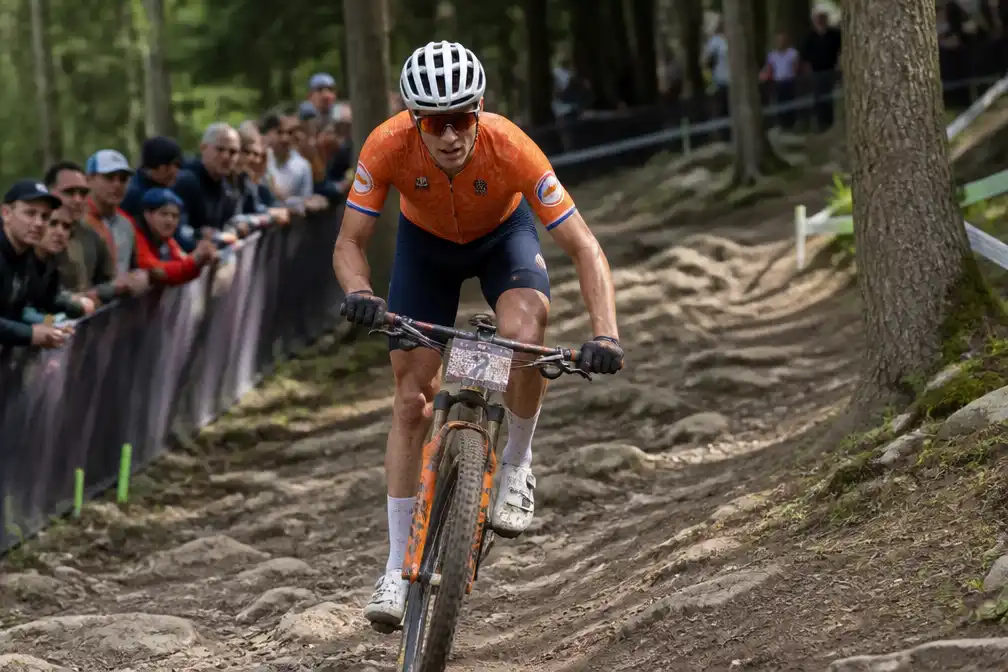 Van der Poel dertigste op WK mountainbike en blijft wereldtitel najagen