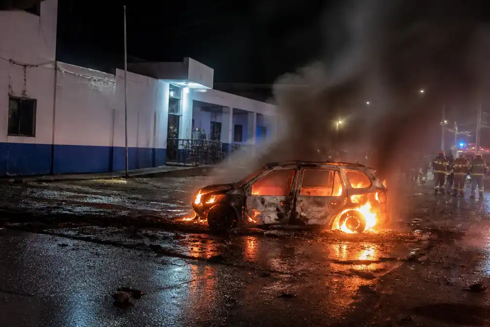 Bomvoertuig ontploft voor commissariaat in Mexico, zes gewonden