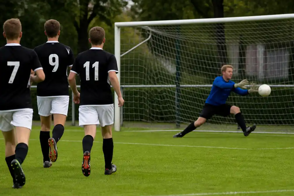 Lager elftal Gemert wint seizoensopener met 24-0 van SV De Braak 9