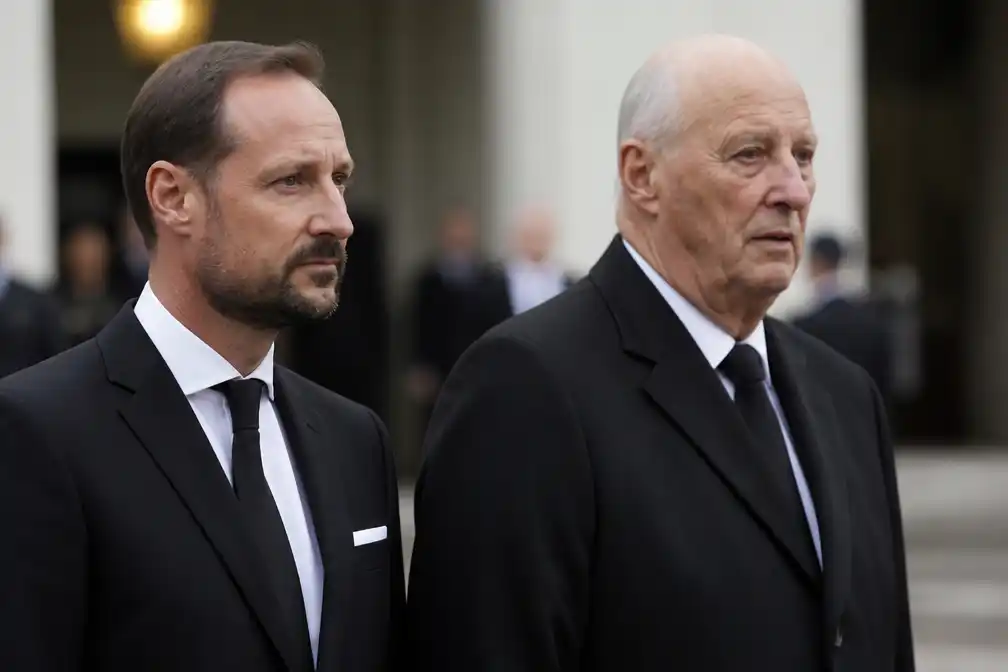 Koning Haakon kondigt rouwperiode af; hofactiviteiten tot 9 oktober geschrapt