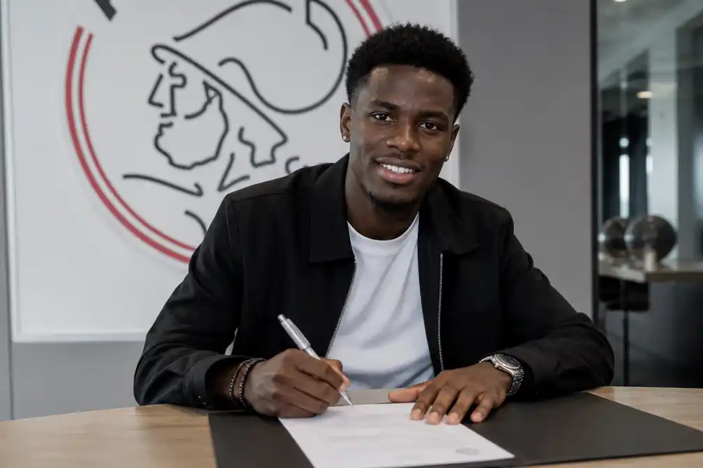Ajax huurt Ivoriaanse vleugelaanvaller Simon Adingra van Sunderland