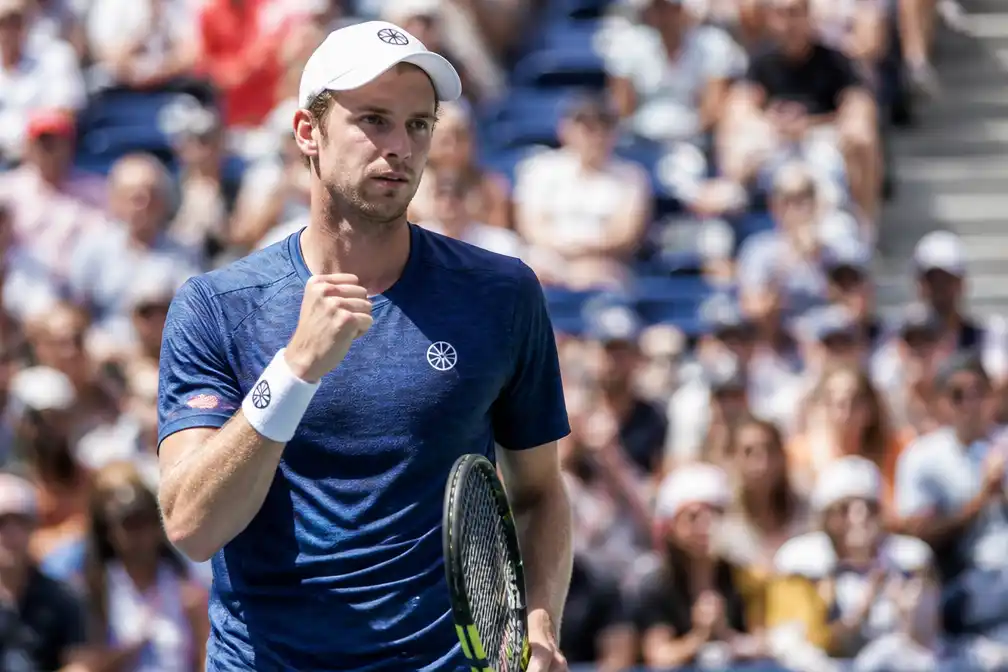 Van de Zandschulp bezorgt Nederland eerste US Open-zege en haalt tweede ronde