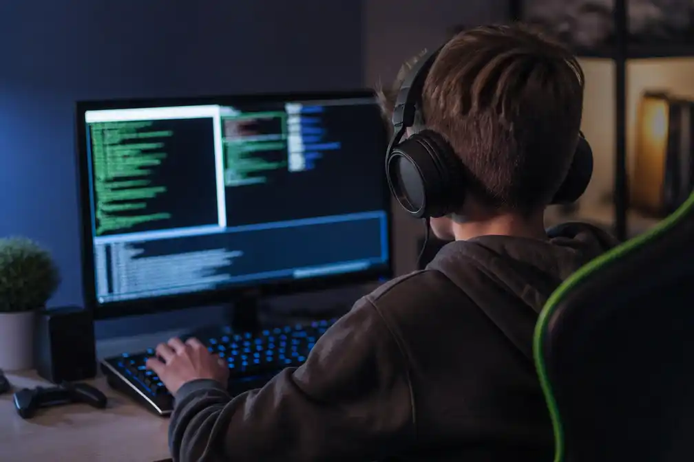 Politie waarschuwt: hackers ronselen kinderen via Roblox en Fortnite