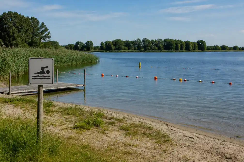 Geen Nederlands zwemwater voldoet aan alle chemische normen, blijkt uit onderzoek