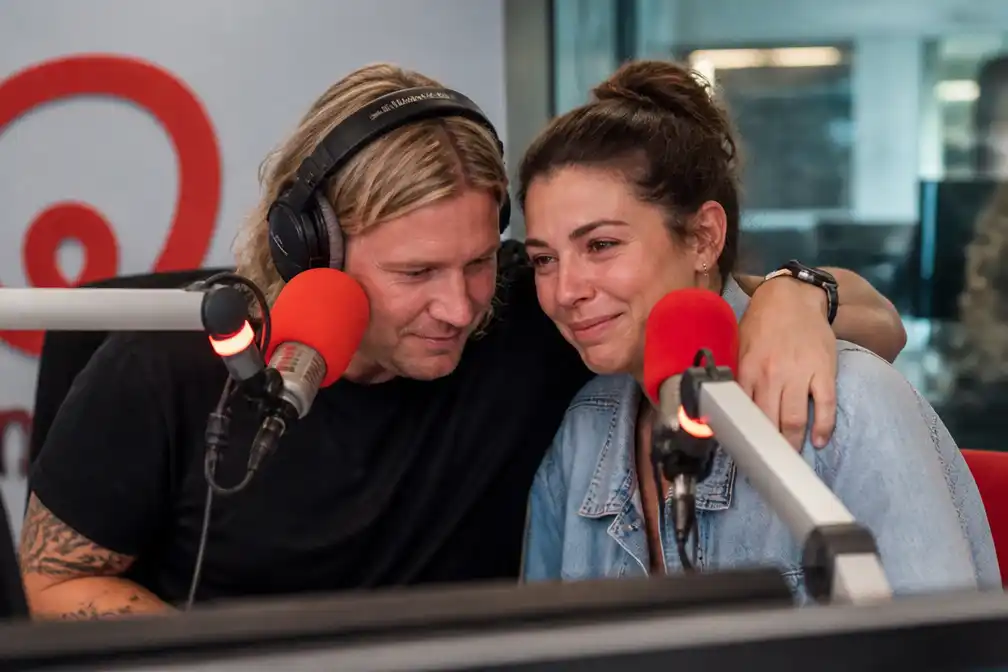 Mattie Valk en Marieke Elsinga nemen emotioneel afscheid van Qmusic-ochtendshow